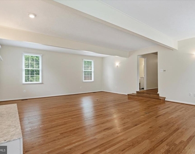9708 Locust Hill Drive - Photo Thumbnail 7