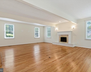9708 Locust Hill Drive - Photo Thumbnail 5