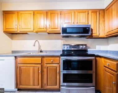 805 N Howard Street N - Photo Thumbnail 15