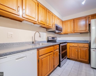 805 N Howard Street N - Photo Thumbnail 13
