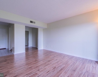 805 N Howard Street N - Photo Thumbnail 10