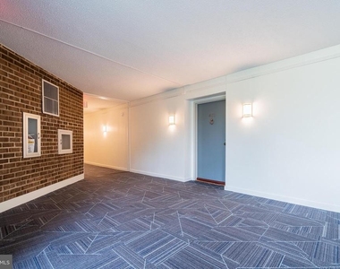 805 N Howard Street N - Photo Thumbnail 3