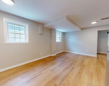 706 N Cleveland Street - Photo Thumbnail 3