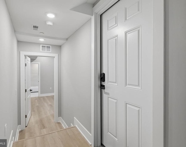 856 N 19th Street - Photo Thumbnail 9
