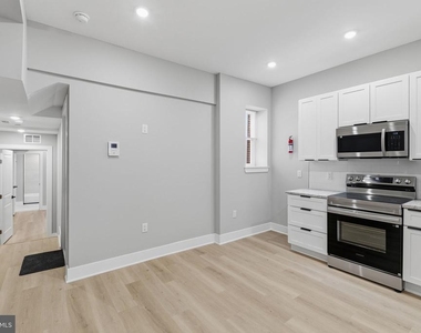 856 N 19th Street - Photo Thumbnail 3