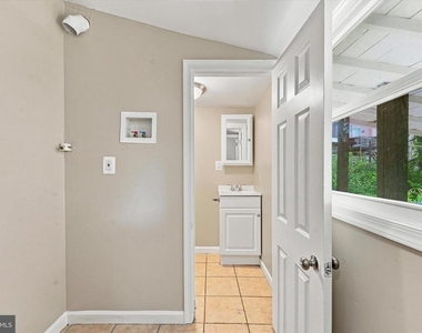 1551 N Allison Street - Photo Thumbnail 9