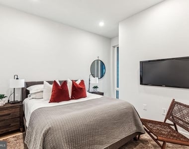 6910 Ridge Avenue - Photo Thumbnail 7