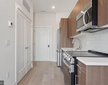 130 W Girard Avenue - Photo Thumbnail 9