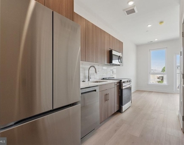130 W Girard Avenue - Photo Thumbnail 11