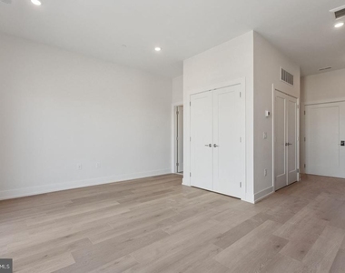 130 W Girard Avenue - Photo Thumbnail 15