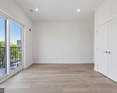 130 W Girard Avenue - Photo Thumbnail 20