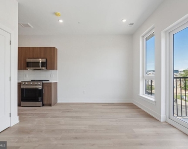 130 W Girard Avenue - Photo Thumbnail 18