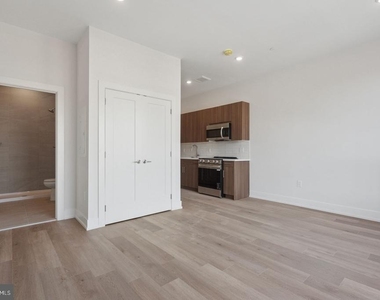 130 W Girard Avenue - Photo Thumbnail 16