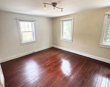 150 E Hartwell Lane - Photo Thumbnail 11