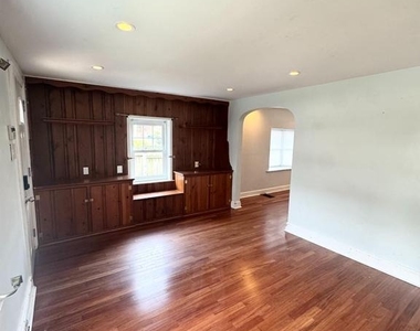 150 E Hartwell Lane - Photo Thumbnail 8
