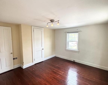 150 E Hartwell Lane - Photo Thumbnail 13