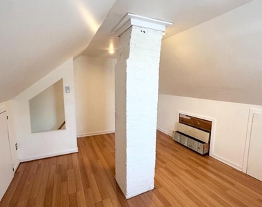 150 E Hartwell Lane - Photo Thumbnail 22