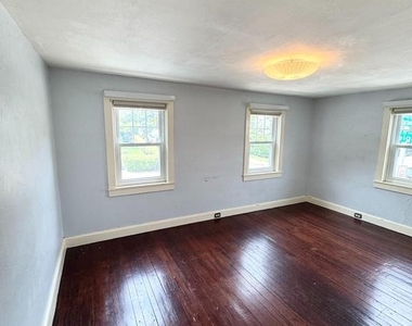 150 E Hartwell Lane - Photo Thumbnail 14