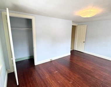 150 E Hartwell Lane - Photo Thumbnail 15