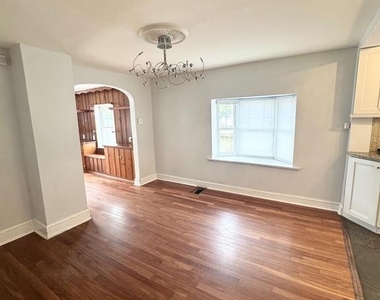 150 E Hartwell Lane - Photo Thumbnail 9