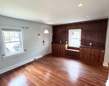 150 E Hartwell Lane - Photo Thumbnail 10