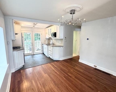 150 E Hartwell Lane - Photo Thumbnail 3