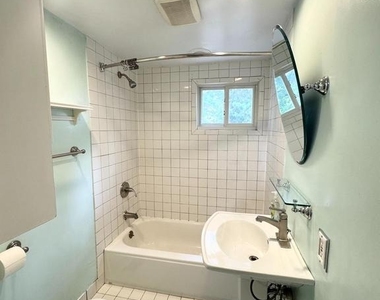 150 E Hartwell Lane - Photo Thumbnail 19