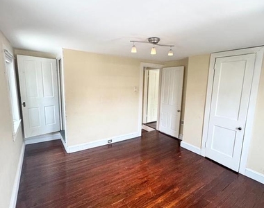 150 E Hartwell Lane - Photo Thumbnail 12