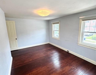 150 E Hartwell Lane - Photo Thumbnail 16