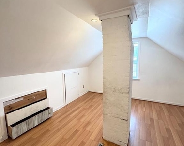 150 E Hartwell Lane - Photo Thumbnail 23