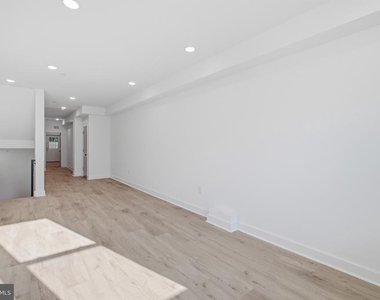 2322 N 5th Street - Photo Thumbnail 1