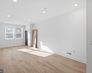 2322 N 5th Street - Photo Thumbnail 3