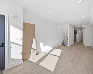 2322 N 5th Street - Photo Thumbnail 2