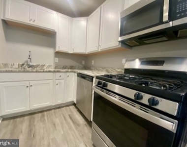 218 W King Street - Photo Thumbnail 6