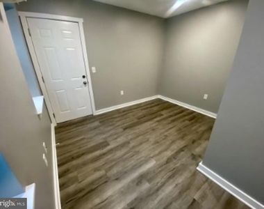218 W King Street - Photo Thumbnail 2