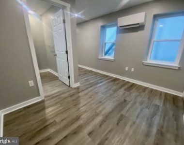 218 W King Street - Photo Thumbnail 4