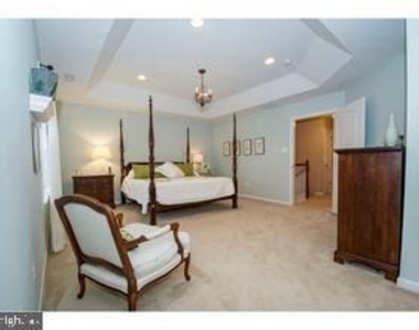 1204 Derry Lane - Photo Thumbnail 5