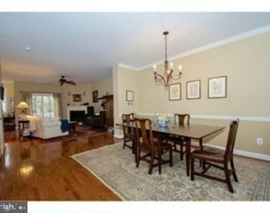 1204 Derry Lane - Photo Thumbnail 2