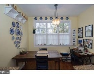 1204 Derry Lane - Photo Thumbnail 4