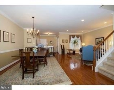 1204 Derry Lane - Photo Thumbnail 1