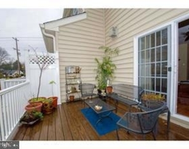 1204 Derry Lane - Photo Thumbnail 13