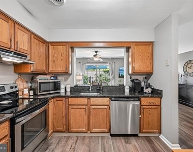 184 Victoria Court - Photo Thumbnail 7