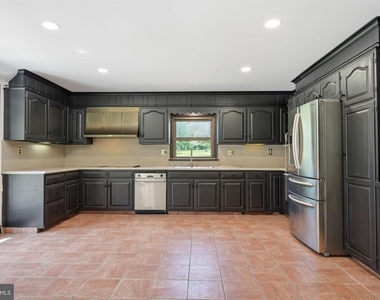 612 Bustleton Pike - Photo Thumbnail 3