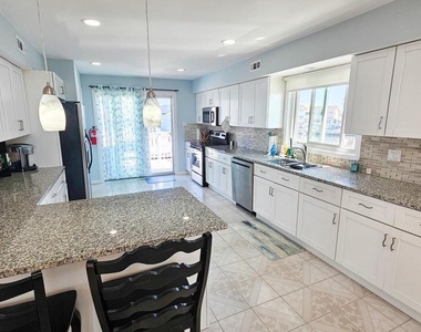 702 Newell Avenue - Photo Thumbnail 6
