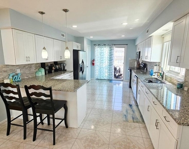 702 Newell Avenue - Photo Thumbnail 7