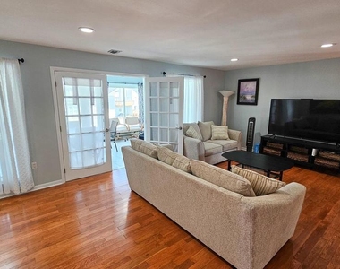 702 Newell Avenue - Photo Thumbnail 22
