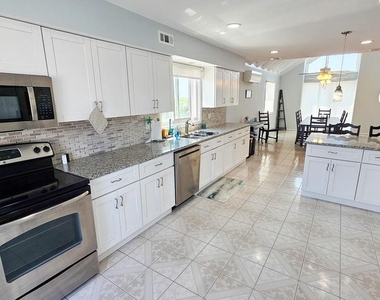 702 Newell Avenue - Photo Thumbnail 4