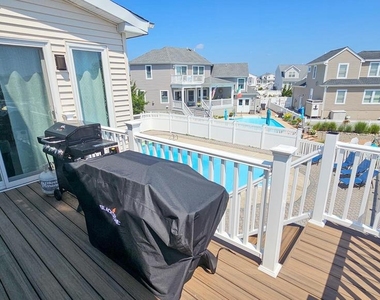 702 Newell Avenue - Photo Thumbnail 8
