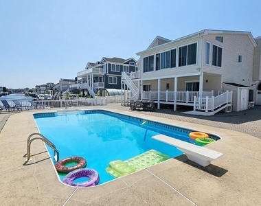 702 Newell Avenue - Photo Thumbnail 51