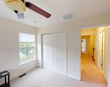 206 Concord Place - Photo Thumbnail 28